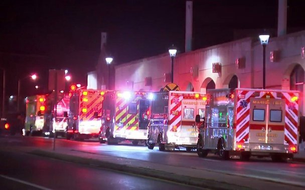 Pelo menos 40 pessoas ficaram feridas depois que um trem de alta velocidade se chocou com outro que estava estacionado e vazio em uma estação próxima da cidade da Filadélfia, no estado da Pensilvânia, nos Estados Unidos; no total, 42 pessoas, entre elas o maquinista do trem, sofreram ferimentos diversos, mas ninguém corre risco de morte