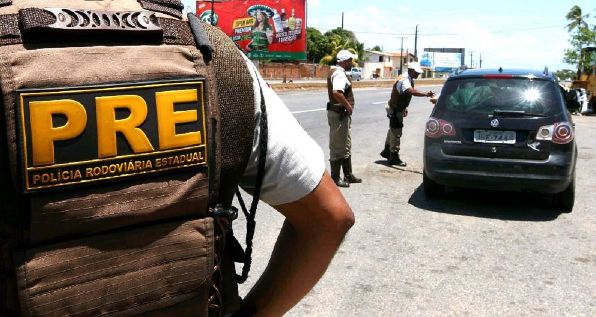 O Detran e a Polícia Rodoviária Estadual (PRE) farão operação especial neste feriado prolongado, no período de quinta-feira (12) a domingo(15); nas rodovias litorâneas, estão programadas 20 operações, nas quais a abordagem aos motoristas dará ênfase ao teste do bafômetro. As demais operações acontecerão nas rodovias do sertão (30) e Fortaleza e Região Metropolitana (26); em relação à fiscalização na área de praia, nos trechos onde é proibida a circulação de veículos, devido à concentração de banhistas, os agentes farão 64 operações, para dar maior segurança aos banhistas
 
