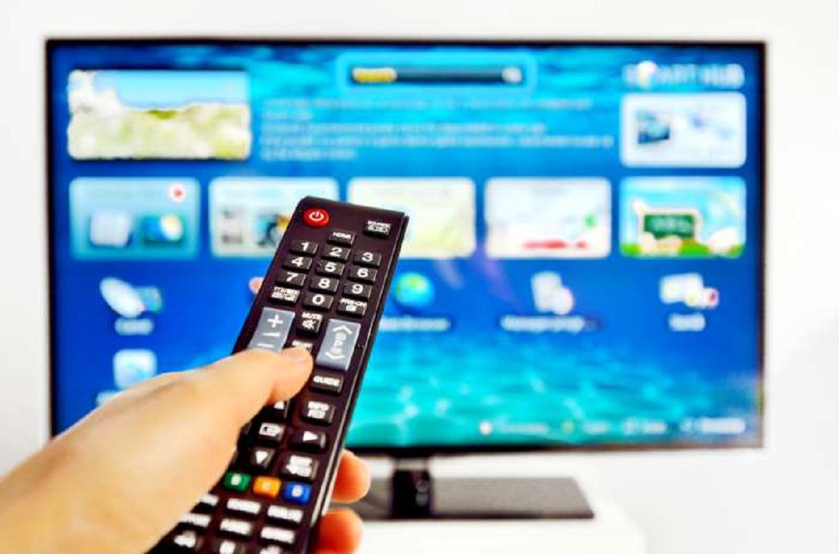 O Sindicato dos Jornalistas do Ceará divulgou hoje dados do Kantar IBOPE Media mostrando que os veículos de comunicação cearenses receberam R$ 1,347 bilhão em investimentos publicitários, no intervalo de janeiro a junho de 2017. Segundo o Sindjorce, o montante sinaliza estabilidade no mercado local, uma vez que, em igual período de 2016, a movimentação foi de R$ 1,368 bilhão. Os dados mostram que Fortaleza é a sexta cidade em volume de verbas publicitárias. A partir desses dados, a presidente do Sindjorce, Samira de Castro, questiona o discurso de crise repetido à exaustão pelos patrões, para justificar o achatamento salarial da categoria