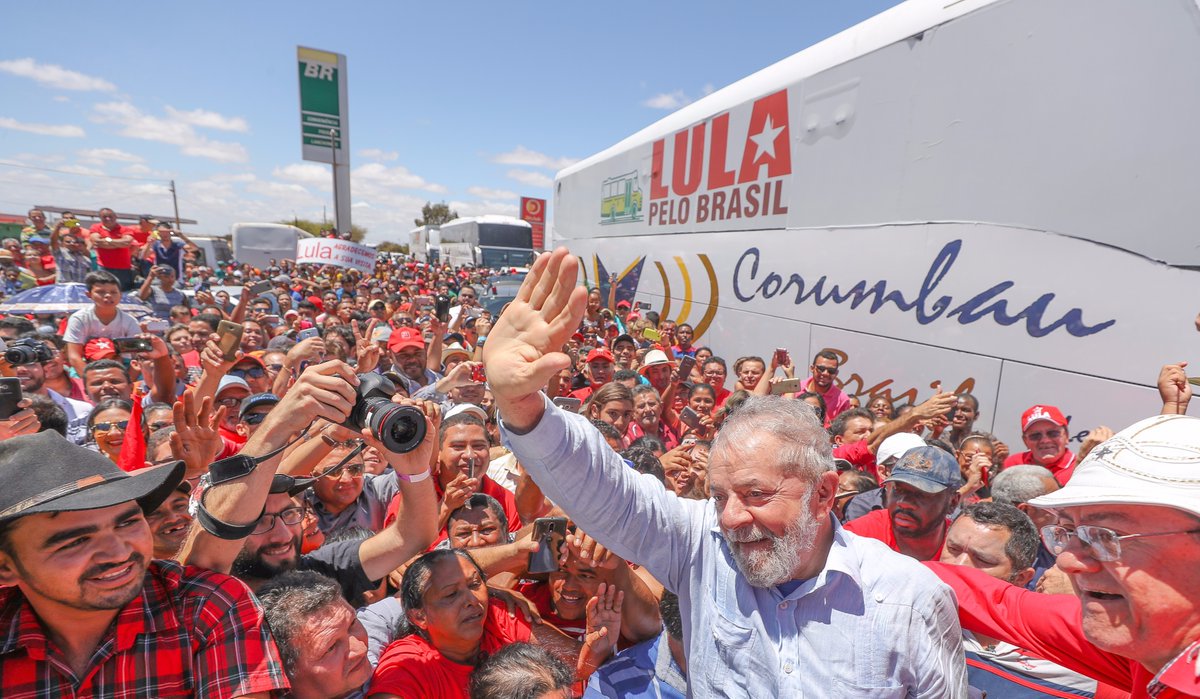 A declaração firme é da parteira Antonia Vieira Santos Sousa, 58 anos, de Campo Grande do Piauí; ela critica o governo Temer e lembra dos benefícios do governo Lula, que pede de volta; “Porque esse governo que está aí, isso não é governo. Isso aí precisava ter quatro Lula, um em um canto do país, outro em outro, outro no outro. Mas só tem um pra acudir. Ele que volte", disse; “Eles podem acreditar: se atingir o Lula, atingiu nós. Vamos pra cima. Não tem jeito, a guerra começa”, promete; reportagem da Rede Brasil Atual