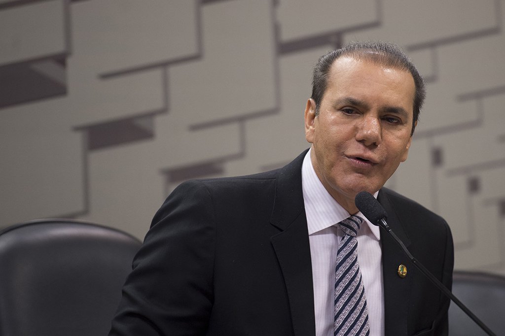 O presidente da CPI do CARF, Senador Ataídes Oliveira, durante oitiva de Maurício Taveira e Silva, ex-conselheiro do Carf (Marcelo Camargo/Agência Brasil)