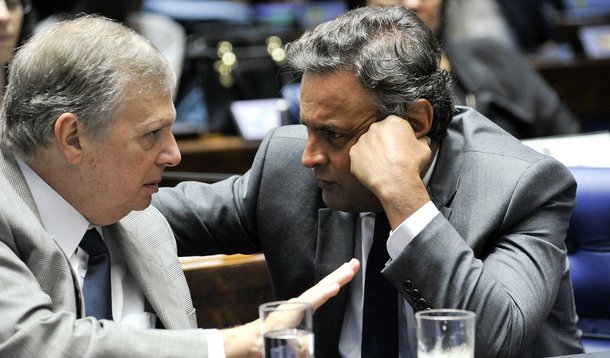 O senador cearense Tasso Jereissati, que comanda interinamente o PSDB, mandou passar um pente fino nos contratos firmados pelo partido nos últimos anos. Segundo o jornalista Lauro Jardim, do O Globo, a medida é uma espécie de auditoria nas contas aprovadas por Aécio Neves, ex-presidente da sigla
