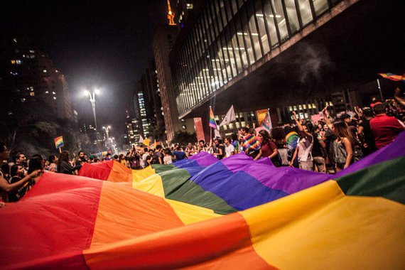 Ativistas LGBT realizaram um ato no fim da tarde desta sexta-feira (22) na Avenida Paulista, no centro de São Paulo, contra a liminar que permite a psicólogos tratar a homossexualidade como doença; a medida vai contra a Resolução 01/99, do Conselho Federal de Psicologia, que impede tais métodos, visto que a homossexualidade não é considerada como doença desde 1990 pela Organização Mundial da Saúde (OMS)
