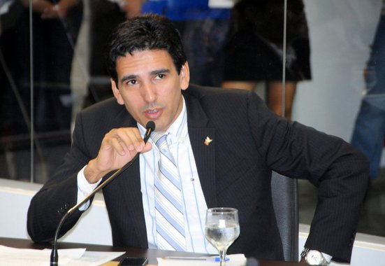 O vereador professor Júnior Geo (PROS) solicitou, à presidência da Câmara Municipal de Palmas, um cronograma da execução do concurso para disponibilizar à sociedade; de acordo com o parlamentar, os interessados em participar precisam ter acesso a essas informações para que se preparem adequadamente e tenham conhecimento dos prazos para cada etapa; responsável pelo andamento do certame, o vereador informou que no final de agosto a empresa estará licitada e poderá realizar o edital que rege o concurso, em setembro poderão iniciar as inscrições, outubro a realização da prova e a previsão para posse é janeiro