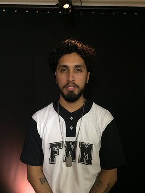 Um dos expoentes da nova geração do rap nacional, o autor de "Estereótipo" e "Primeira Diss" faz sucesso com públicos distintos - é adorado tanto pela turma da quebrada, de onde vem, quanto pela classe média alta; "A nossa situação política é ridícula, deplorável, um seriado de televisão", diz ele; o artista lembra que "o rap por muito tempo foi machista, homofóbico", mas que ele está "mais para Bob Marley"; Rashid encerrou a entrevista para a TV 247 em grande estilo, numa batalha imaginária com o seu xará, Michel Temer (seu nome de batismo é Michel Dias Costa); assista à íntegra