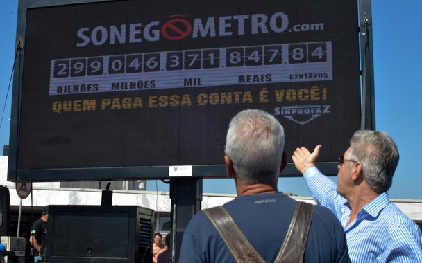 Montante de tributos pagos pelos brasileiros teve crescimento nominal de 8% em doze meses; impostos estaduais foram os que mais cresceram (10,2%), seguidos pelos tributos municipais, que avançaram 7,7%,  e os federais (7,1%); no último dia 14, o Impostômetro da ACSP registrou a marca de R$ 1,5 trilhão arrecadados em tributos municipais, estaduais e federais em 2017; e deve vir mais imposto pela frente, uma vez que o governo Michel Temer quer aumentar as alíquotas do PIS/Cofins para compensar as perdas de arrecadação