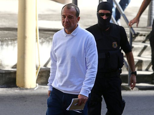 A Secretaria de Estado de Administração Penitenciária (Seap) decidiu doar todos os equipamentos da videoteca que seria instalada na Cadeia Pública José Frederico Marques, em Benfica, zona norte do Rio, onde está preso o ex-governador Sérgio Cabral; decisão da secretaria se dá depois da repercussão negativa e de questionamento do Ministério Público do Estado; os aparelhos serão encaminhados para a organização Casa do Menor São Miguel Arcanjo, que funciona em Tinguá, no município de Nova Iguaçu, Baixada Fluminense