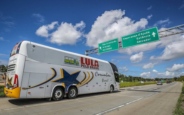 Passagem do ex-presidente Luiz Inácio Lula da Silva por Pernambuco será marcada por uma agenda intensa. A etapa pernambucana da "Caravana pelo Brasil" contará com a participação de Lula em eventos em municípios da Região Metropolitana do Recife, além de diversos atos públicos contra as privatizações e o governo Michel Temer e visitas a obras consideradas legados de seu governo; também está sendo especulado um encontro entre ele e a ex-primeira-dama Renata Campos, viúva do ex-governador Eduardo Campos (PSB), o que não foi confirmado