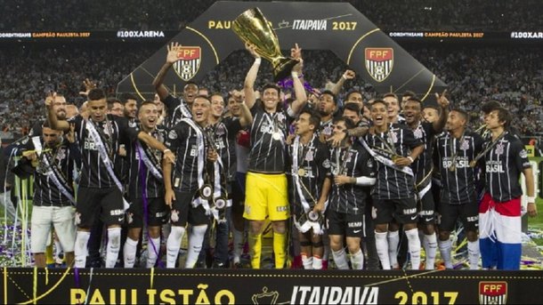 O clube mais valioso das Américas é o paulista Corinthians, avaliado em US$ 576,9 milhões, de acordo com o ranking “Os 50 clubes mais valiosos da América 2017” da edição mexicana da Forbes; essa é a quinta vez que ele lidera o anuário, um time “inalcançável em termos de valor”, segundo a publicação; o que colocou o Corinthians novamente na primeira posição foi o contrato de publicidade fechado com a Nike, de US$ 145 milhões em publicidade até 2022