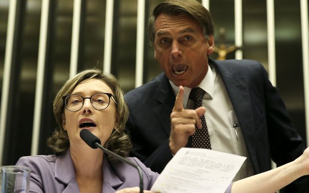 O Superior Tribunal de Justiça (STJ) julga nesta terça (15), a partir das 14hs, o recurso do deputado federal Jair Bolsonaro (PSC-RJ) contra decisão do Tribunal de Justiça do Distrito Federal e dos Territórios, que manteve a condenação por danos morais em favor da deputada federal Maria do Rosário (PT-RS); o julgamento envolve ofensa proferida fora do Parlamento e sem qualquer correlação com o desempenho das atividades legislativas vinculadas ao cargo político do deputado Bolsonaro