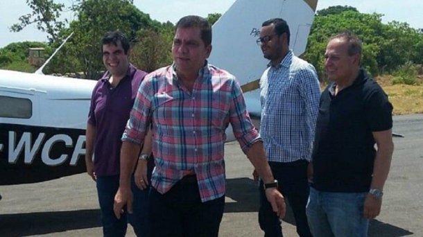 A Agência Nacional de Aviação Civil (ANAC) divulgou nota oficial informando ter interditado a aeronave utilizada pelo prefeito de Palmas, Carlos Amastha (PSB), para uma visita a Araguaína. Amastha utilizou uma aeronave de propriedade do empresário Rodrigo Siqueira Nogueira, que mantém contratos com a Prefeitura por meio da empresa RSN Logística. As defesas do empresário e do prefeito argumentam que a aeronave tem contrato com a JDF Locadora, e esta empresa é que teria locado o avião ao Partido Socialista Brasileiro (PSB)
 