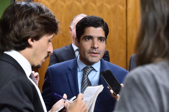 O prefeito de Salvador, ACM Neto, indagou a quem interessa uma decisão do TJ-BA contra a atualização feita pelo executivo da base de cálculo do IPTU; "A quem interessa inviabilizar a cidade? Por quanto tempo essas pessoas vão fingir não saber que iríamos ter que paralisar os serviços essenciais, e que quem mais sairia prejudicado são aqueles que precisam do amparo do poder público?", questionou