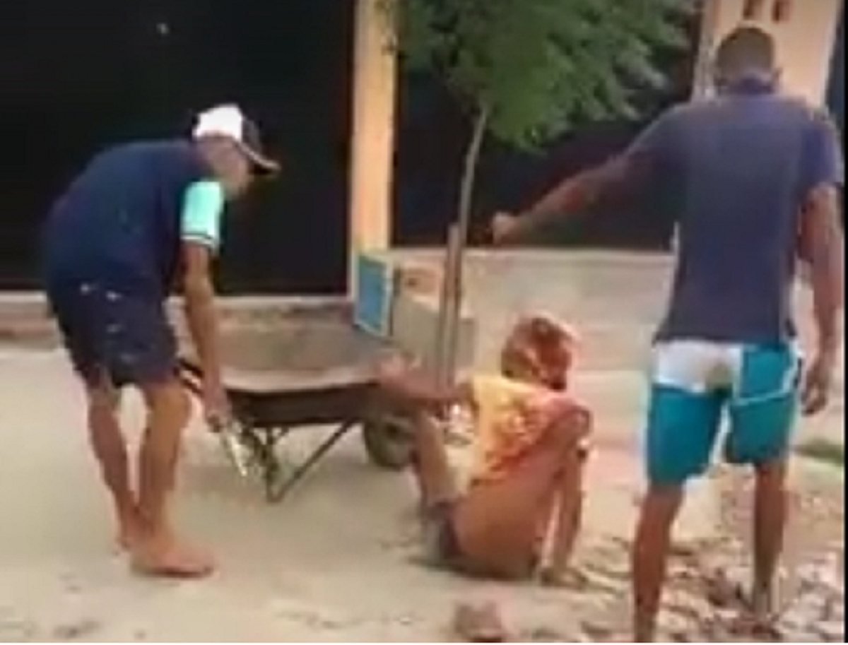 Cinco dos oito envolvidos no assassinato da travesti Dandara dos Santos, deverão ser ouvidos hoje, na última etapa antes do caso ir a julgamento. O assassinato de Dandara, ocorrido há seis meses, causou forte comoção, principalmente, depois que o vídeo do crime bárbaro foi divulgado nas redes sociais, pelos próprios criminosos