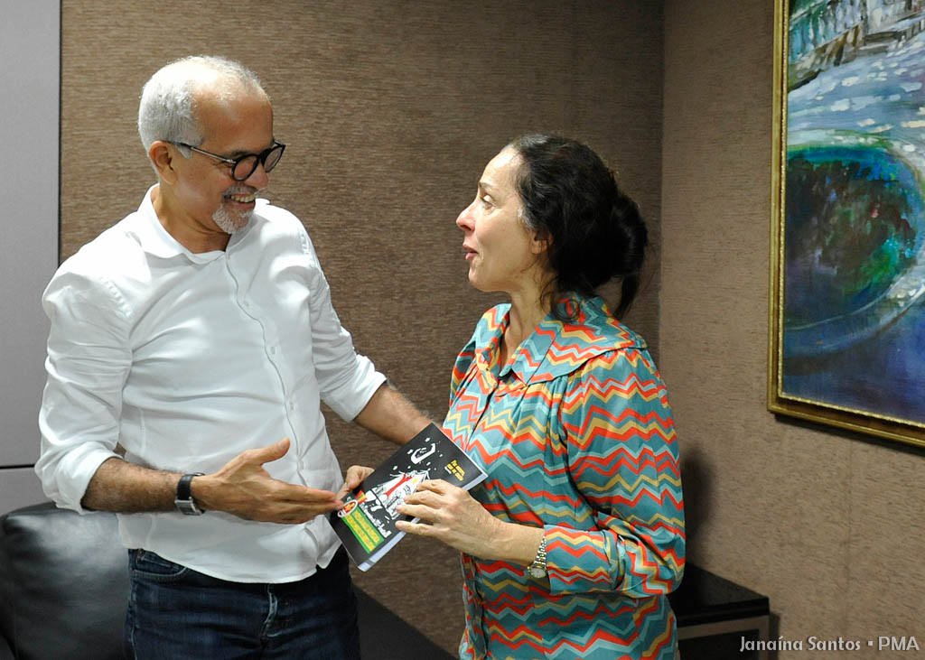 O prefeito Edvaldo Nogueira recebeu, nesta sexta-feira (11), em seu gabinete, a ex-vice-prefeita de São Paulo, Nádia Campeão. Membro da direção nacional do PCdoB, ela veio à cidade para conhecer as experiências de gestão da prefeitura de Aracaju, única capital do país administrada pelo partido