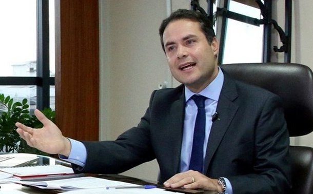 O governador Renan Filho (PMDB) defendeu, diante das informações divulgadas até o momento, uma investigação profunda, que separe os culpados dos inocentes, na ação da Polícia Federal e Controladoria Geral da União (CGU) que teve como alvo o desvio milionário de recursos da Secretaria de Estado da Saúde de Alagoas (Sesau); "Estamos aguardando as informações e, logicamente, os desdobramentos das ações policiais que estão sendo realizadas. É importante destacar que a Secretaria de Saúde já se colocou à disposição para mais informações”, disse Renan Filho