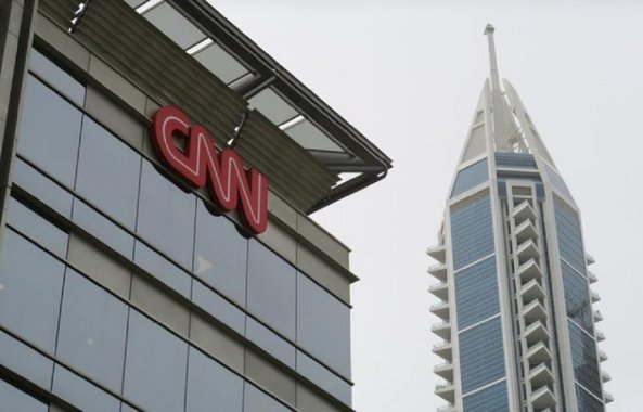 A agência reguladora das comunicações da Rússia acusou, nesta sexta-feira, o canal norte-americano CNN International de violar a lei de mídia russa, e disse ter convocado representantes da emissora ligados à questão; no início desta semana, o Ministério de Relações Exteriores da Rússia acusou os Estados Unidos de pressionarem indevidamente as operações da rede de mídia RT, apoiada pelo Kremlin, nos EUA, e advertiu que Moscou poderia tomar medidas de retaliação