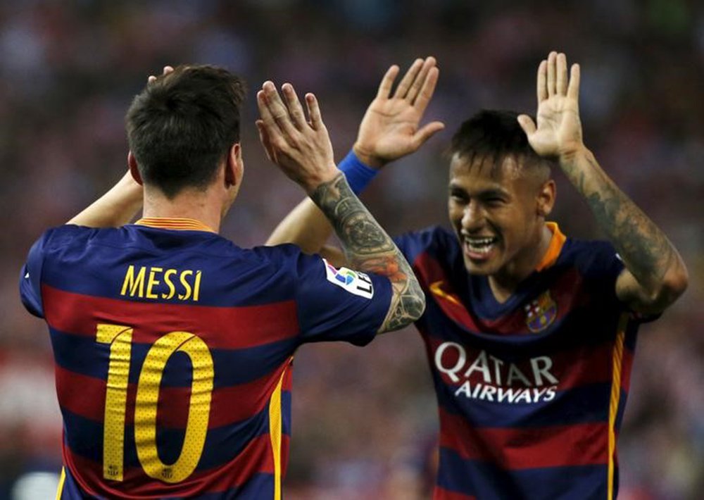 Messi e Neymar comemoram gol do Barcelona contra o Atlético de Madri. 12/09/2016 REUTERS/Javier Barbancho