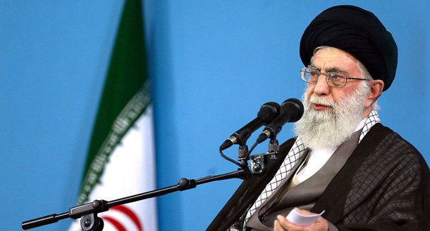 "Os Estados Unidos são literalmente os [nossos] principais inimigos", declarou Khamenei durante discurso perante estudantes; ele acrescentou que o afastamento dos EUA lhes dará força e os tornará impudentes, por isso, a única opção é a resistência; Aiatolá lembrou que, desde a Revolução Islâmica, os EUA tomaram posição hostil em relação a Teerã e estão tentando descumprir acordo nuclear