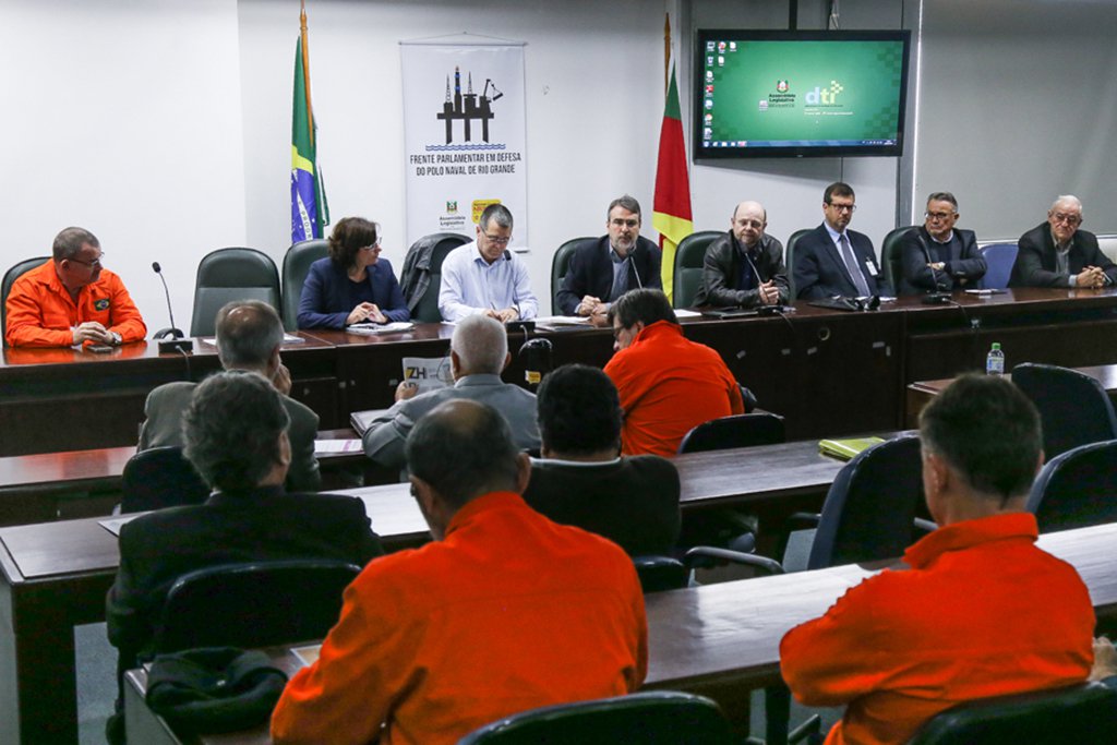 28/08/2017 - PORTO ALEGRE, RS - A Frente em Defesa do Polo Naval de Rio Grande e a Frente em Defesa da Indústria Naval Brasileira realizaram audiência pública para debater o sucateamento do Pólo Naval de Rio Grande. Foto: Maia Rubim/Sul21