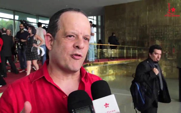 Jornalista já havia sido absolvido pelo juiz Sérgio Moro na ação penal da Operação Lava Jato sobre suposto empréstimo fraudulento em favor do PT; "Ontem a Procuradoria do TRF4 negou o parecer do MPF da 13a Vara e solicitou a manutenção de minha absolvição. O resultado concreto é que se torna praticamente certo que o TRF4, ao julgar a apelação do MPF da 13a Vara, determinará seu pronto arquivamento, com o encerramento do caso", escreveu em seu Facebook