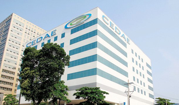 A juíza Maria da Penha Nobre Mauro, da 5ª Vara Empresarial do TJ-RJ, condenou a Companhia Estadual de Águas e Esgotos (Cedae) ao pagamento de indenização por dano moral coletivo, no valor de R$ 500 mil, pelo rompimento de uma das adutoras da concessionária,  provocando a morte da menina Isabela Severo da Silva, de apenas 3 anos, em julho de 2013, na Estrada do Mendanha, perto do número 4.550, em Campo Grande, Zona Oeste do Rio