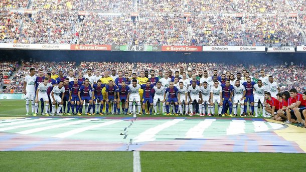 O Barcelona não deu chances à Chapecoense na disputa do troféu Joan Gamper, disputado nesta segunda (7), em Barcelona; apesar do clima amistoso, o time espanhol fez 5 x 0 na equipe catarinense em jogo que homenageou os 71 mortos no acidente aéreo sofrido pela equipe brasileira em 29 de novembro de 2016 na Colômbia