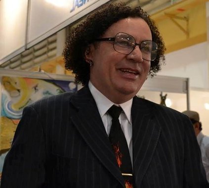 O reitor da Universidade Estadual de Alagoas, Jairo José da Costa, falou em entrevista ao DCM sobre a ameaça de morte que sofreu por estar entre uma das quatro universidades a entregarem o título de 'Doutor Honoris Causa' a Lula; "Saí para almoçar e ao retornar fui informado pela secretária que ela havia recebido um telefonema anônimo, com voz de homem, perguntando se eu estava. Como não era o caso, essa pessoa perguntou se ela poderia me dar um recado – ela disse que sim – perguntou se haveria uma cerimônia para entrega de título de Doutor Honoris Causa ao ex-presidente Lula –ela disse sim – ao que ele ameaçou: "pois diga a ele que se ele fizer isso, no outro dia ele é um homem-morto, um homem-morto, entendeu?", conta o reitor