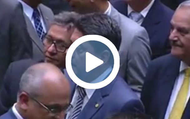 Voto do deputado federal Whadi Damous (PT-RJ) pela admissibilidade da denúncia de corrupção contra Michel temer resumiu a indignação da maioria dos brasileiros; ele justificou o voto afirmando que "o Palácio do Planalto é sede do crime organizado. Michel Temer é chefe do crime organizado e traidor da classe trabalhadora brasileira"; declaração foi referência ao fato de Temer ter sido gravado pelo empresário Joesley Batista avalizando a compra do silêncio do ex-deputado Eduardo Cunha (PMDB-RJ), além de propor as reformas trabalhista e previdenciária