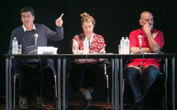 As ações adotadas pelo governo de Nelson Marchezan Jr. (PSDB) para a área da cultura, atrasos em pagamentos a artistas, um orçamento sem números definidos, parcerias público-privadas como única alternativa; esses foram alguns dos pontos discutidos no Conversas Cidadãs que colocou as políticas culturais em debate, no Instituto Goethe; o secretário municipal de Cultura Luciano Alabarse defendeu as parcerias público-privadas como única alternativa para realização de novas iniciativas; “Porto Alegre fica nervosa quando houve essas explicações. E não devia. Porque fora disso não há saída, fora disso é a decadência de todos os equipamentos”