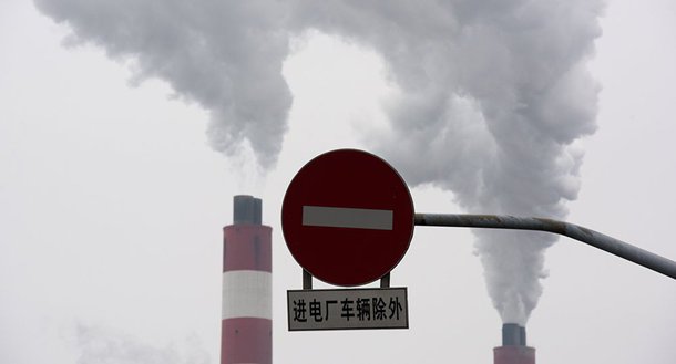 O relatório Perspectivas Econômicas Globais, divulgado pelo Fundo Monetário Internacional (FMI), aponta que, sem ajuda das nações mais desenvolvidas, o aquecimento global vai gerar perdas de até 10% do Produto Interno Bruto (PIB) dos países mais pobres e pode afetar outras economias em desenvolvimento, como a do Brasil, até o final deste século; de acordo com o estudo, 60% da população mundial vivem em países onde o aquecimento global se dará de forma mais intensa, afetando países como Haiti, Gabão e Bangladesh