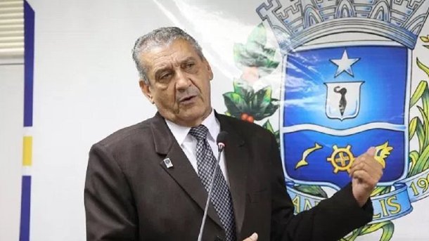 Uma jovem denunciou o vereador de Anápolis Mauro José Severiano (PSDB), mais conhecido como Maurão do INPS, por assédio sexual; em boletim de ocorrência feito na quinta-feira (5), a mulher afirma que encontrou o número do vereador em um grupo de empregos; ao entrar em contato para solicitar a vaga, recebeu como resposta um pedido de namoro e que fosse enviada uma foto de corpo inteiro; o vereador se defende e diz que foi vítima de armadilha política