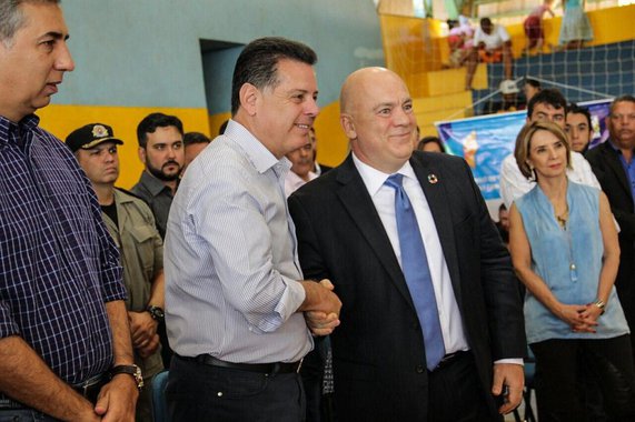 Governador Marconi Perillo assinou, nesta quinta-feira (31), em Alto Paraíso, o Marco de Cooperação para fortalecer os laços entre as Nações Unidas e o Governo de Goiás, com foco na Agenda 2030 e o Projeto Piloto Território do Bem Viver que será implementado em Alto Paraíso de Goiás; "Eu viajei a Brasília especialmente para assinar o protocolo com a ONU. Isso significa que as tratativas que temos tido nos últimos dois anos são para valer. A ONU veio aqui para chancelar as nossas boas intenções", destacou Marconi ao enaltecer a importância programa para Goiás