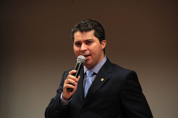 Alinhado com o presidente da Comissão de Constituição e Justiça da Câmara, Rodrigo Pacheco (PMDB), o deputado Marcos Rogério (DEM) é apontado por governistas e adversários de Michel Temer como o preferido do peemedebista para relatar a segunda denúncia contra Temer; Marcos Rogério esteve entre as opções de Pacheco para a relatoria da primeira denúncia do procurador-geral da República, Rodrigo Janot, que acabou ficando com Sérgio Zveiter (PMDB); na primeira denúncia, Marcos Rogério votou contra Temer