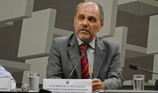 Para diretor técnico do Dieese, Clemente Ganz Lúcio,  ao transferir ativos à iniciativa privada, o país entrega sua soberania e permite um impacto severo sobre os empregos e sobre o desenvolvimento local; "Não há caso de um país gigante como o Brasil que entrega seus ativos para o controle internacional. Não há experiência histórica. A gravidade dessa transferência dos ativos estatais está integrada a uma entrega mais dramática. O que estamos fazendo é uma entrega do maior volume de ativos reais disponíveis no planeta para uma riqueza patrimonial", criticou