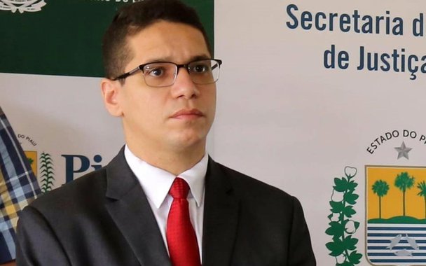 O governo do Piauí antecipou a abertura a abertura da Penitenciária Regional Nelson Mandela, em Campo Maior, por causa da superlotação nos distritos policiais; Quinze presos da capital foram transferidos; a nova unidade penal tem capacidade de 180 vagas; de acordo com o secretário de Justiça do Piauí, Daniel Oliveira, "o presídio é moderno e seguro e vem  reforçar uma política nossa de aumento de vagas no sistema prisional, pois observamos ano a ano, um crescimento do número de presos  e queremos garantir a ordem pública"