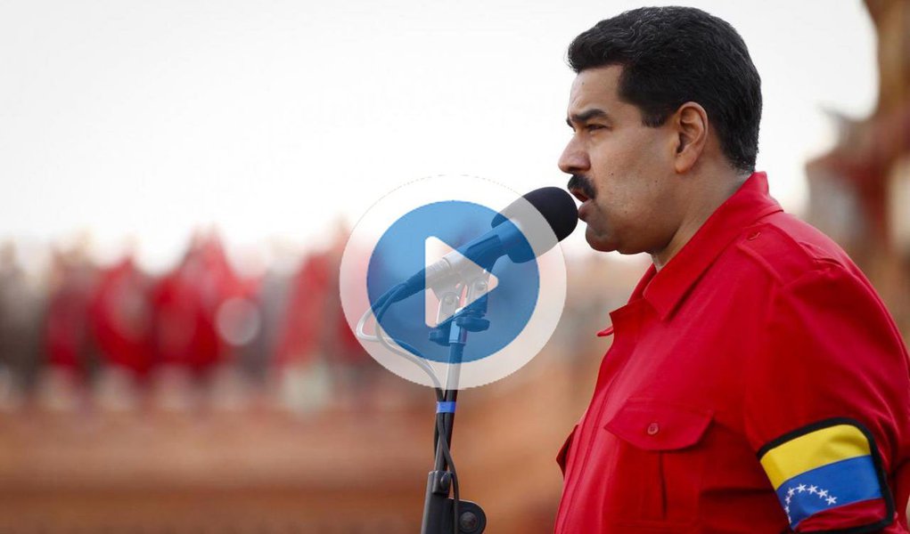 "Sai o presidente não eleito do Brasil a dizer que vai liderar uma auditoria internacional contra o processo eleitoral. Tem moral o presidente golpista do Brasil para vir auditar o processo eleitoral da Venezuela? Daqui da Venezuela, dizemos: Fora, Temer!", disse Maduro durante a posse do novo governador do estado de Miranda, Héctor Rodríguez