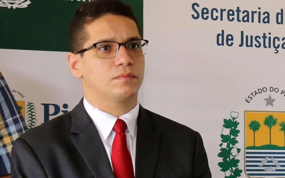 O governo do Piauí antecipou a abertura a abertura da Penitenciária Regional Nelson Mandela, em Campo Maior, por causa da superlotação nos distritos policiais; Quinze presos da capital foram transferidos; a nova unidade penal tem capacidade de 180 vagas; de acordo com o secretário de Justiça do Piauí, Daniel Oliveira, "o presídio é moderno e seguro e vem  reforçar uma política nossa de aumento de vagas no sistema prisional, pois observamos ano a ano, um crescimento do número de presos  e queremos garantir a ordem pública"