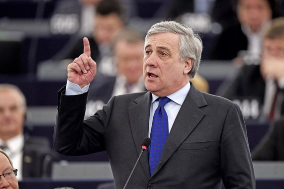O presidente do Parlamento Europeu, Antonio Tajani, afirmou neste sábado (28) que "ninguém reconhece, nem reconhecerá, a Catalunha como um estado independente" e que, para a União Europeia (UE), "não existe, nem existirá, outro interlocutor (relativo à região da Catalunha) que não seja o Reino da Espanha"; "O referendo de 1º de outubro era ilegal, como o era a decisão do parlamento regional. O Estado de Direito deve ser restaurado", disse Tajani