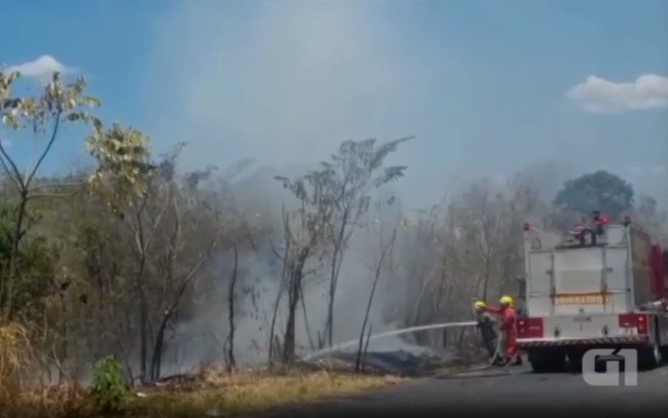 O Corpo de Bombeiros de Teresina registrou os incêndios nos bairros Parque Rodoviário, Tancredo Neves e Morada Nova II, Zona Sul da capital; moradores foram levados ao hospital por conta da inalação da fumaça