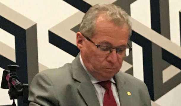 O presidente do Partido dos Trabalhadores no Piauí, deputado federal Assis Carvalho, disse que não é contra a candidatura de ninguém, apenas "é a favor da reeleição de quem tem direito"; declaração é uma referência à vice-governadora Margarete Coelho (PP), considerada uma aliada que soma nas eleições de 2018 pelo conhecimento, respaldo político e trânsito entre os partidos, segundo relato no Piauí Hoje