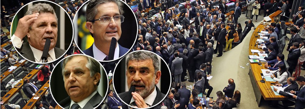 Cinco deputados que atuam pelo Distrito Federal votaram a favor do arquivamento da denúncia por corrupção passiva contra Michel Temer, o primeiro presidente denunciado por corrupção na história do País e o mais impopular desde a redemocratização; são eles: Alberto Fraga (DEM), Izalci Lucas (PSDB), Rogério Rosso (PSD), Laerte Bessa (PR) e Ronaldo Fonseca (PROS)