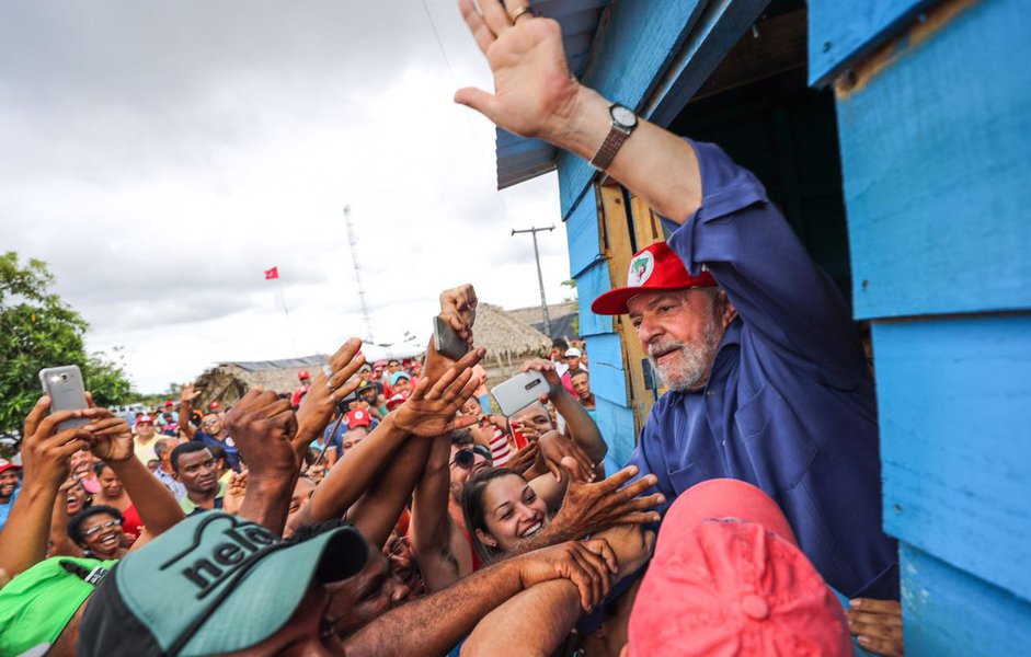 Na iminência de mais uma derrota eleitoral se avizinhando, apostam as forças do atraso em uma solução judicial que retire o favorito do páreo fazendo com que assim possam sonhar em eleger o candidato que dará seguimento ao desgoverno golpista de Michel Temer