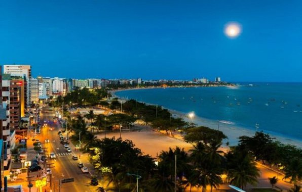 Neste feriadão de finados, que começa nesta quinta-feira (2), a taxa de ocupação hoteleira chega a 83% no Estado. Os dados são da Associação Brasileira da Indústria de Hotéis em Alagoas (ABIH/AL) e apontam um crescimento representativo de 12%, em relação ao ano passado. Há regiões onde esta porcentagem é ainda maior, como é o caso da região do Alto São Francisco, que apresenta uma taxa de ocupação de 95% 