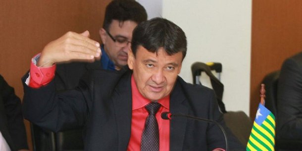 O governador do Piauí, Wellington Dias, comemora o resultado da 14ª Rodada de Licitações de blocos para exploração de petróleo e gás natural; a licitação foi feita nesta quarta-feira pela Agência Nacional do Petróleo, Gás Natural e Biocombustíveis (ANP), e marca a retomada do setor de petróleo e gás no Brasil, com o maior bônus de assinatura total da história – mais de R$ 3,8 bilhões - e as duas maiores ofertas por bloco – cerca de R$ 2,24 bilhões e R$ 1,2 bilhões; "Comemoro este momento novo do gás e petróleo na Bacia do Rio Parnaiba, com mais sete blocos no lado do Piauí, na região entre Amarante, Floriano, Baixa Grande do Ribeiro e Ribeiro Gonçalves, especialmente nas proximidades do Rio Parnaíba", disse Wellington Dias