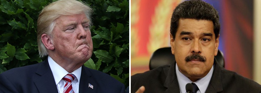 Depois das eleições em que 8 milhões de venezuelanos votaram para eleger uma nova Assembleia Nacional Constituinte, o presidente dos Estados Unidos acusou o golpe; nesta segunda-feira, ele determinou o congelamento de todos os bens de Nicolás Maduro e o chamou de "ditador"; a Venezuela tem as maiores reservas de petróleo do mundo e a CIA estava apoiando a oposição em sua tentativa de derrubada do governo Maduro