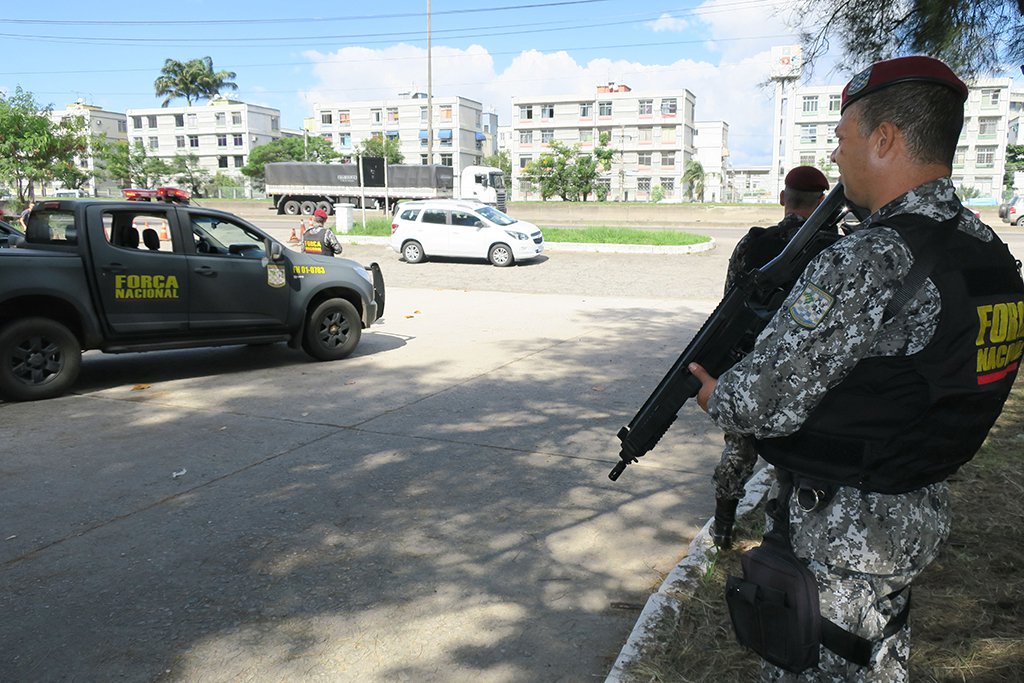 Rio de Janeiro - Agentes da Força Nacional iniciam operação de apoio e reforço à segurança no Rio de Janeiro, com foco no combate ao roubo de cargas e repressão ao crime organizado (Vladimir Platonow/Agência Brasil)