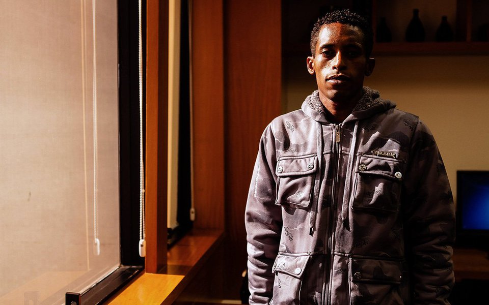 O jovem negro, encarcerado desde o ano passado, teve seu pedido de habeas corpus analisado nesta terça-feira (1) e dois desembargadores, incluindo a relatora, votaram pela manutenção de sua prisão, baseada apenas no depoimento de policiais. Decisão final ficou para a próxima terça-feira (8)