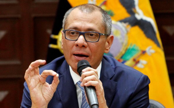 Tribunal Nacional de Justiça do Equador aceitou o pedido da defesa do vice-presidente do país, Jorge Glas, para revisar o mandado de prisão preventiva; Glas está preso desde segunda-feira (2), em consequência das investigações de corrupção relacionadas à empresa Odebrecht; no caso do Equador, a Odebrecht teria pago propinas de mais de US$ 35,5 milhões a "funcionários do Governo", supostamente lhe gerando benefícios de mais de US$ 116 milhões