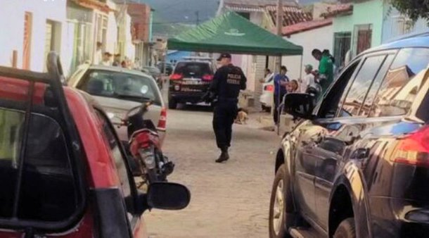 A Polícia Federal deflagrou a Operação Nomas, para prender quatro criminosos responsáveis pelo crime de extorsão, mediante sequestro, contra o gerente da agência da Caixa Econômica Federal de Taguatinga, ocorrido entre os dias 18 e 19 de maio deste ano; a família do gerente foi feita refém e ficou 22 horas em cativeiro