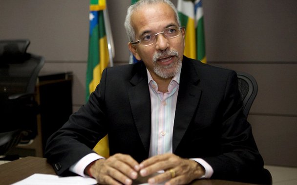 Prefeito Edvaldo Nogueira detalhou os esforços para que Aracaju se tornasse a 1ª capital do Nordeste e a terceira do país em redução de despesas; m comparação com o primeiro semestre do ano passado, a atual gestão da prefeitura de Aracaju diminuiu em 11,7% as despesas; entre as medidas tomadas nestes seis primeiros meses se destacam os cortes em 20% dos gastos com custeio, o que representa diminuição de até 90% com consultorias, redução nos gastos com passagens, locomoção, locação de veículos, além do corte de 50% nos cargos em cargos em comissão